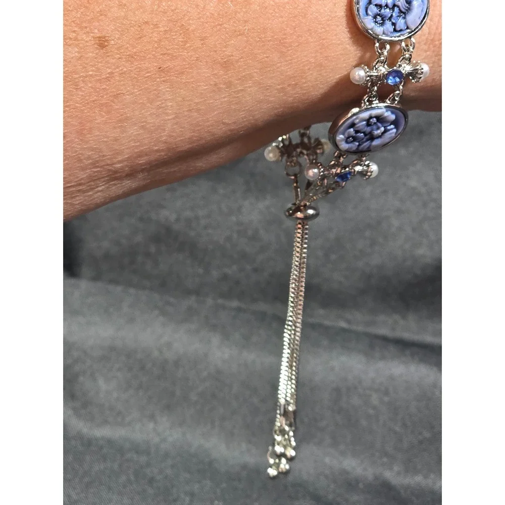 Blue Floral Cameo Bolo Bracelet Silvertone Adjustable Pearl‎ Crystal Accents